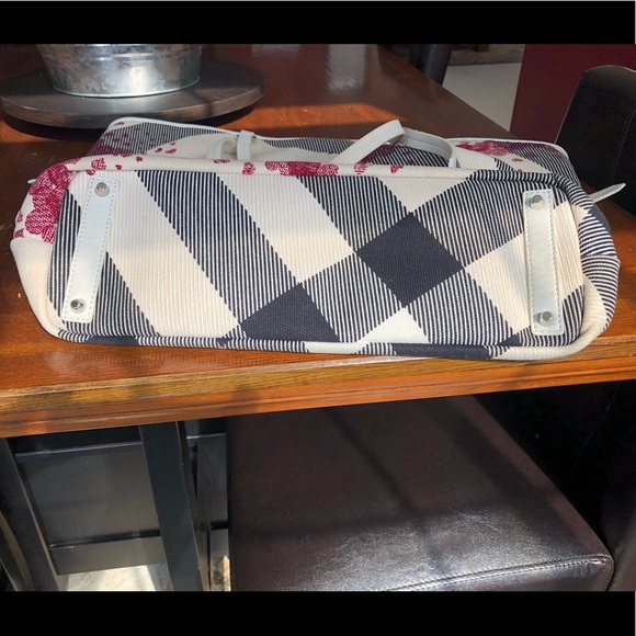 Burberry Confetti Hearts XL Canvas Tote - Picture 5 of 8